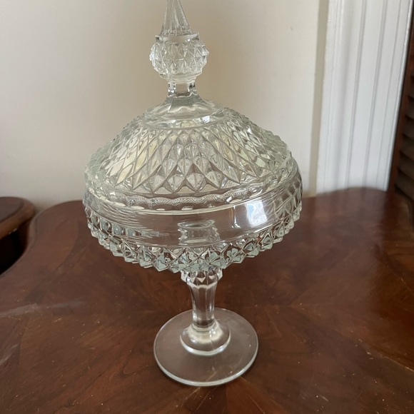 COPY - Vintage Indiana Diamond Cut Glass Pedestal Candy Dish With Cover - Picture 4 of 10